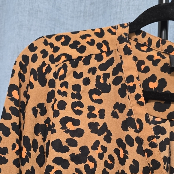 JM Collection Brown,peach and Black Animal Cheetah Print Blouse V Neck Size Med - Picture 5 of 12